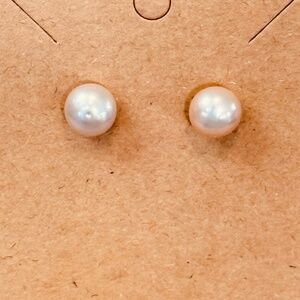 925 Sterling silver Genuine Freshwater Pearl Post Earrings 8.2mm